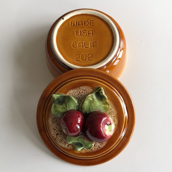 VTG Art Pottery Red Apple Caramel Ceramic Casserole Dish & Lid Made in U.S.A. - Picture 3 of 8